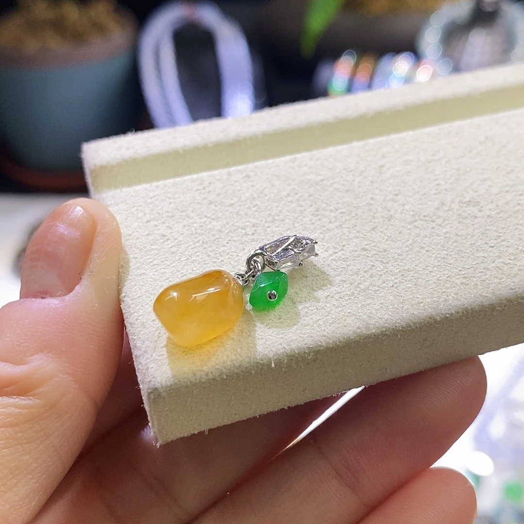 翡翠未镶嵌挂件小提溜