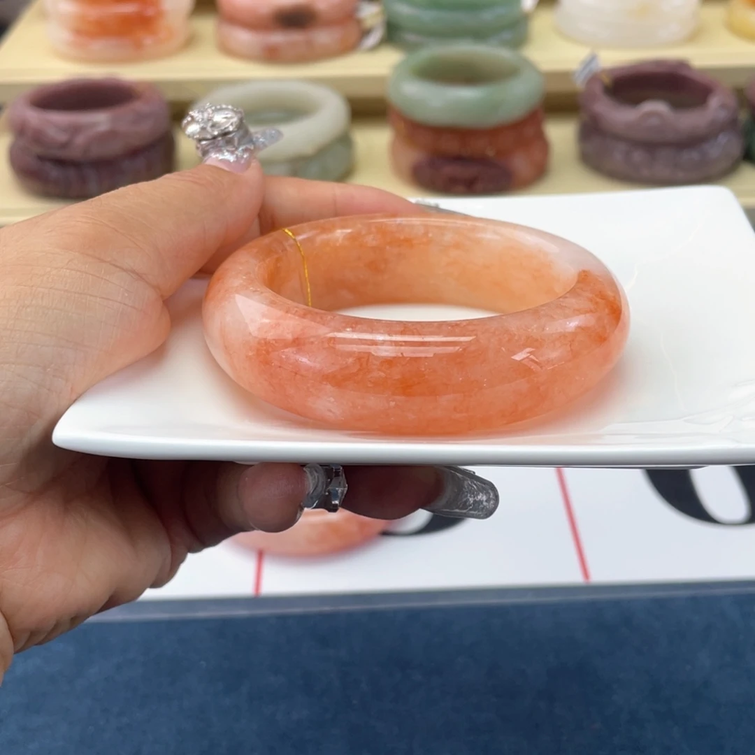 邮***象石英岩玉手镯未镶嵌