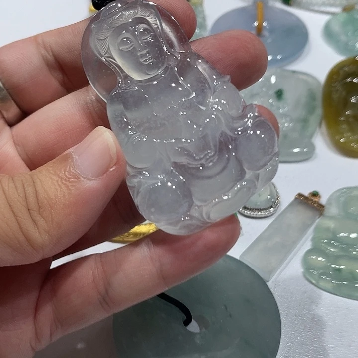 颈饰未镶嵌翡翠观音