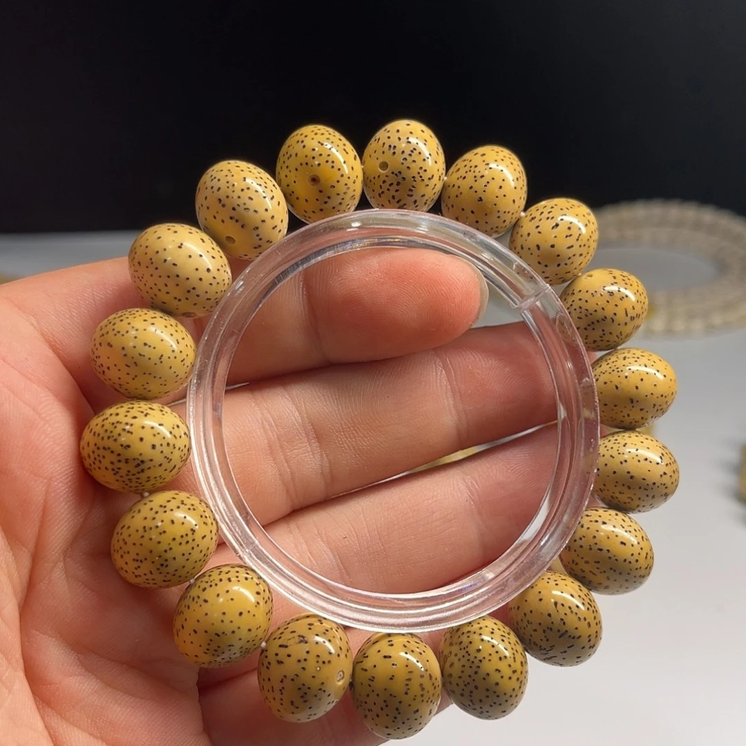 吊坠星月菩提15/13胖刀型鸡油黄