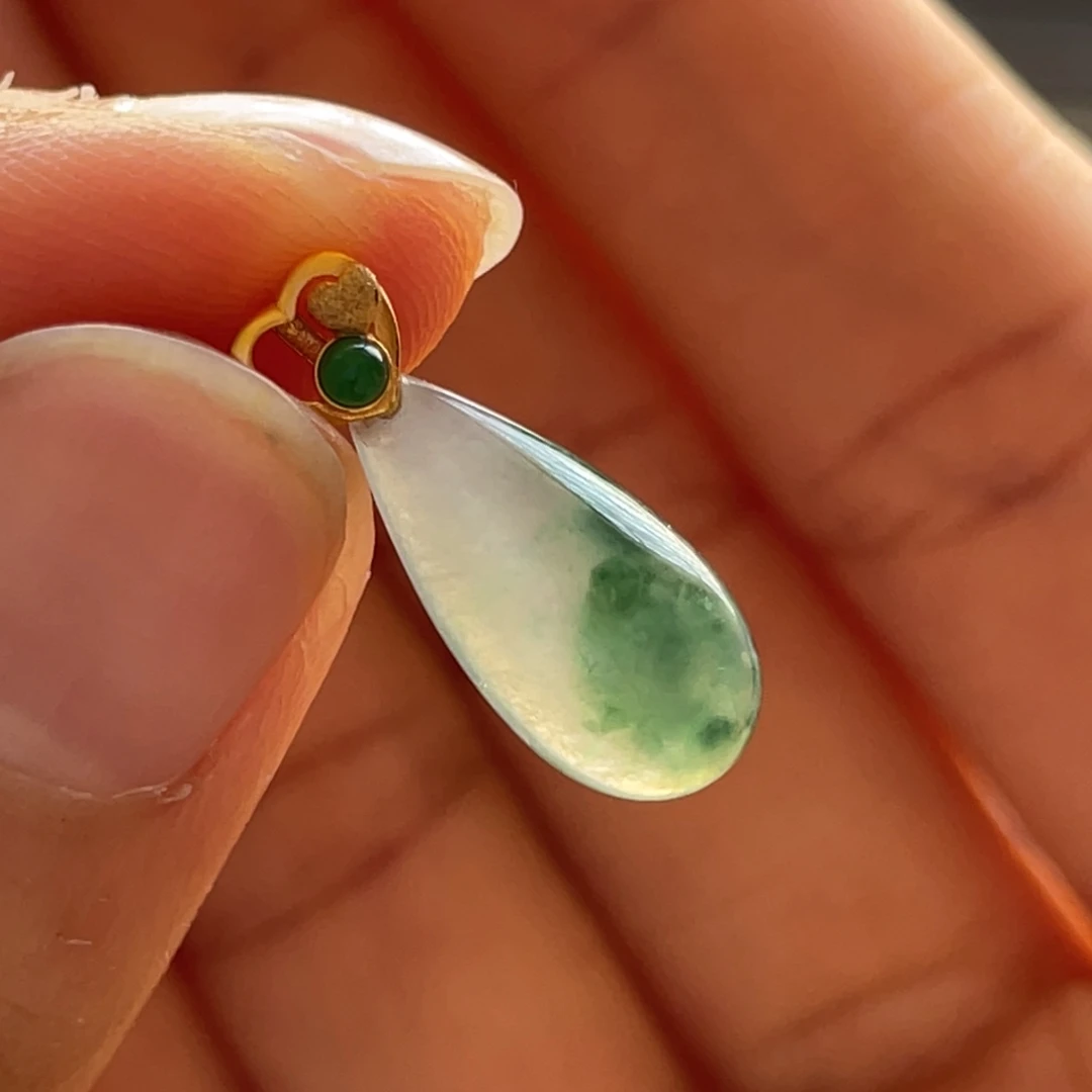 翡翠颈饰18K金镶嵌水滴