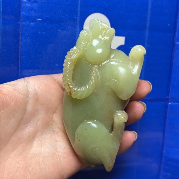 朴***人未镶嵌和田玉挂件