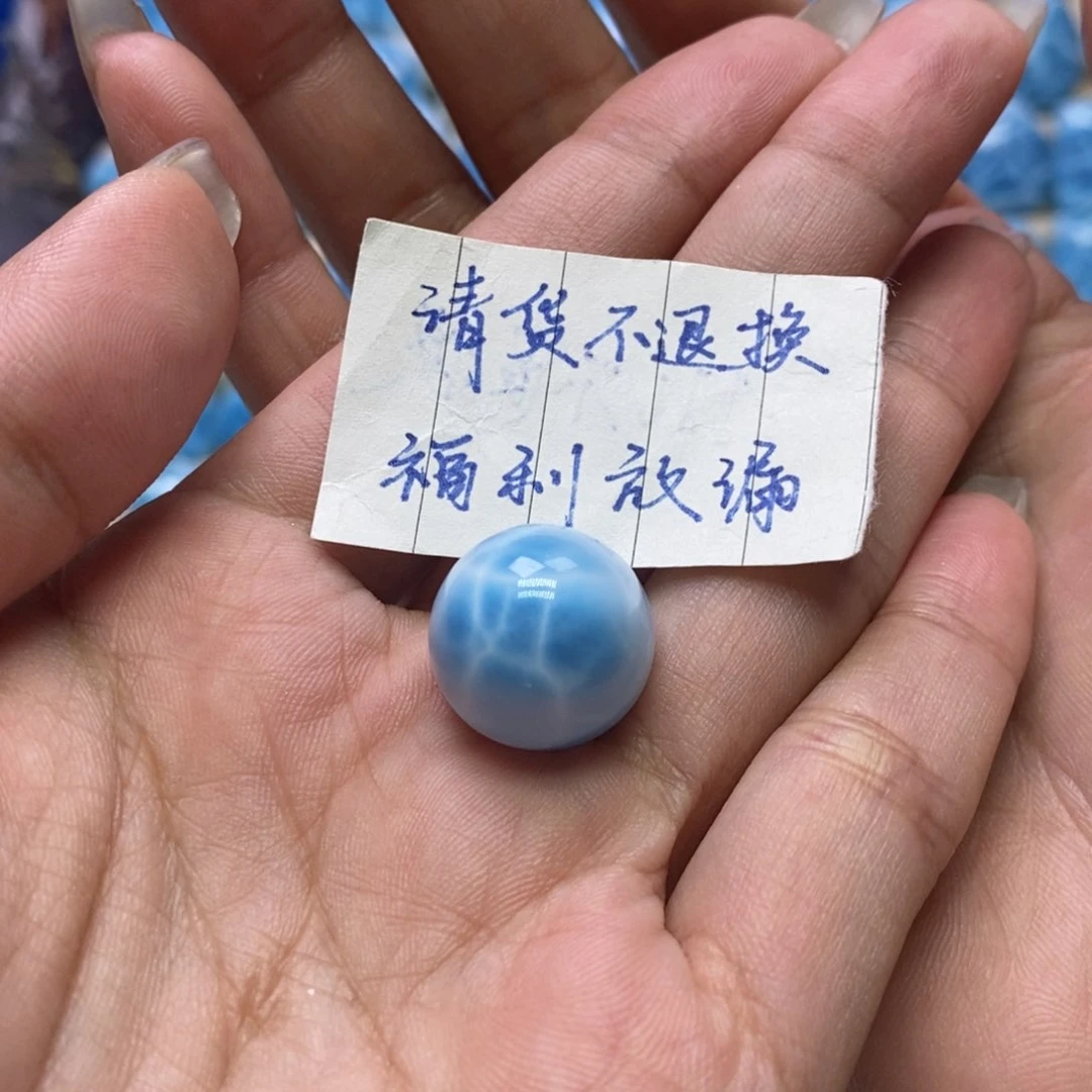 果***酱针钠钙石（海纹石）未镶嵌颈饰
