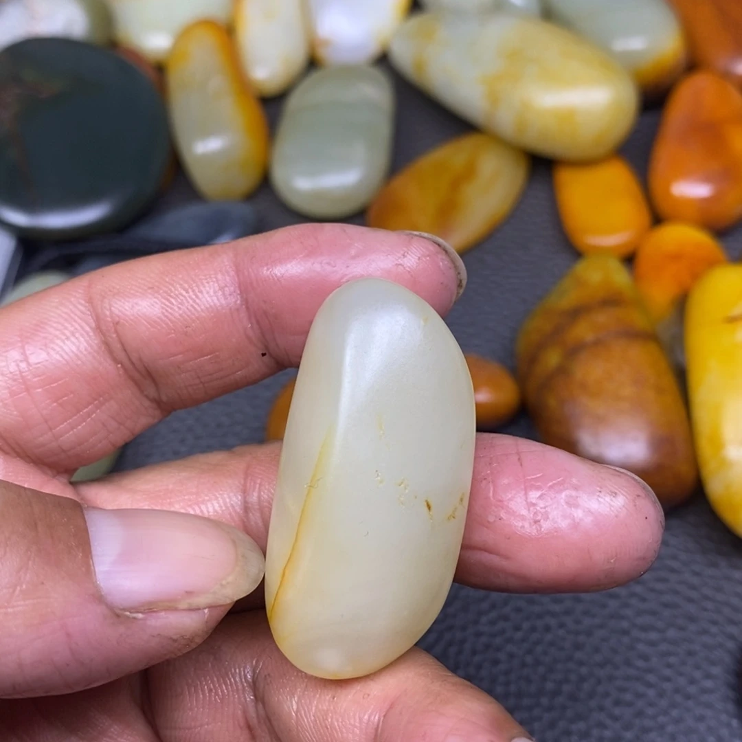 和田玉（糖玉）挂件未镶嵌小****秋