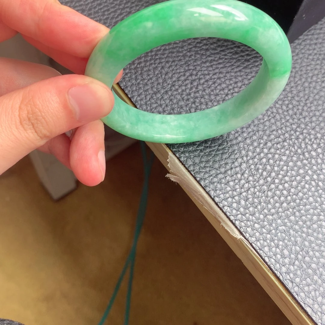 翡翠手镯未镶嵌纯天然