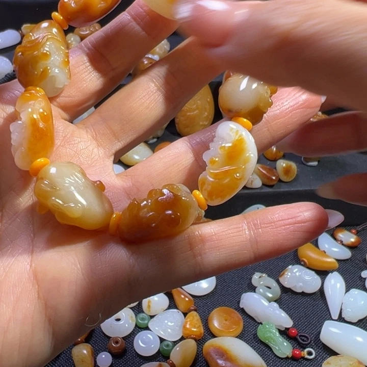 三***哥和田玉未镶嵌颈饰