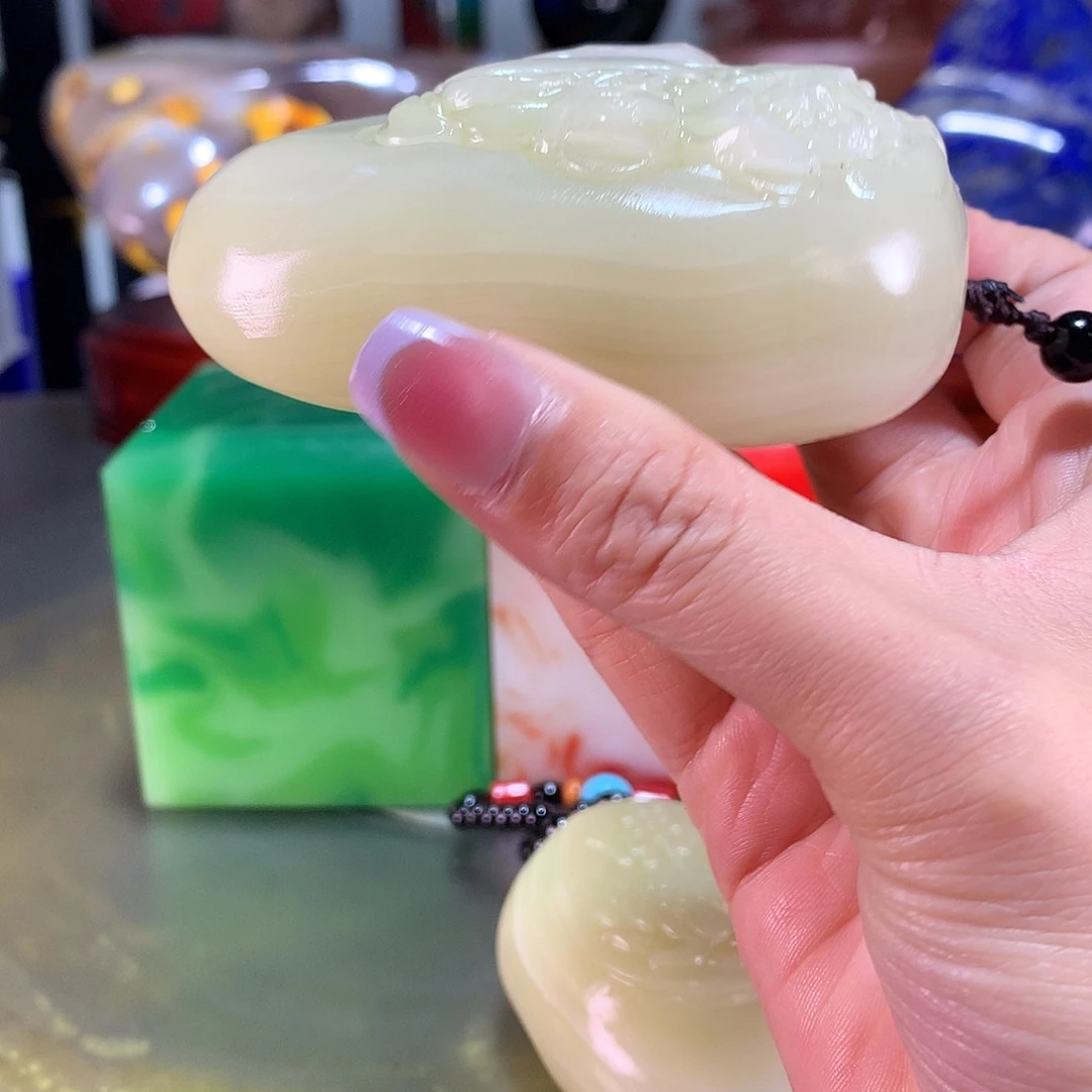 长***祥石材伊朗古青手把件