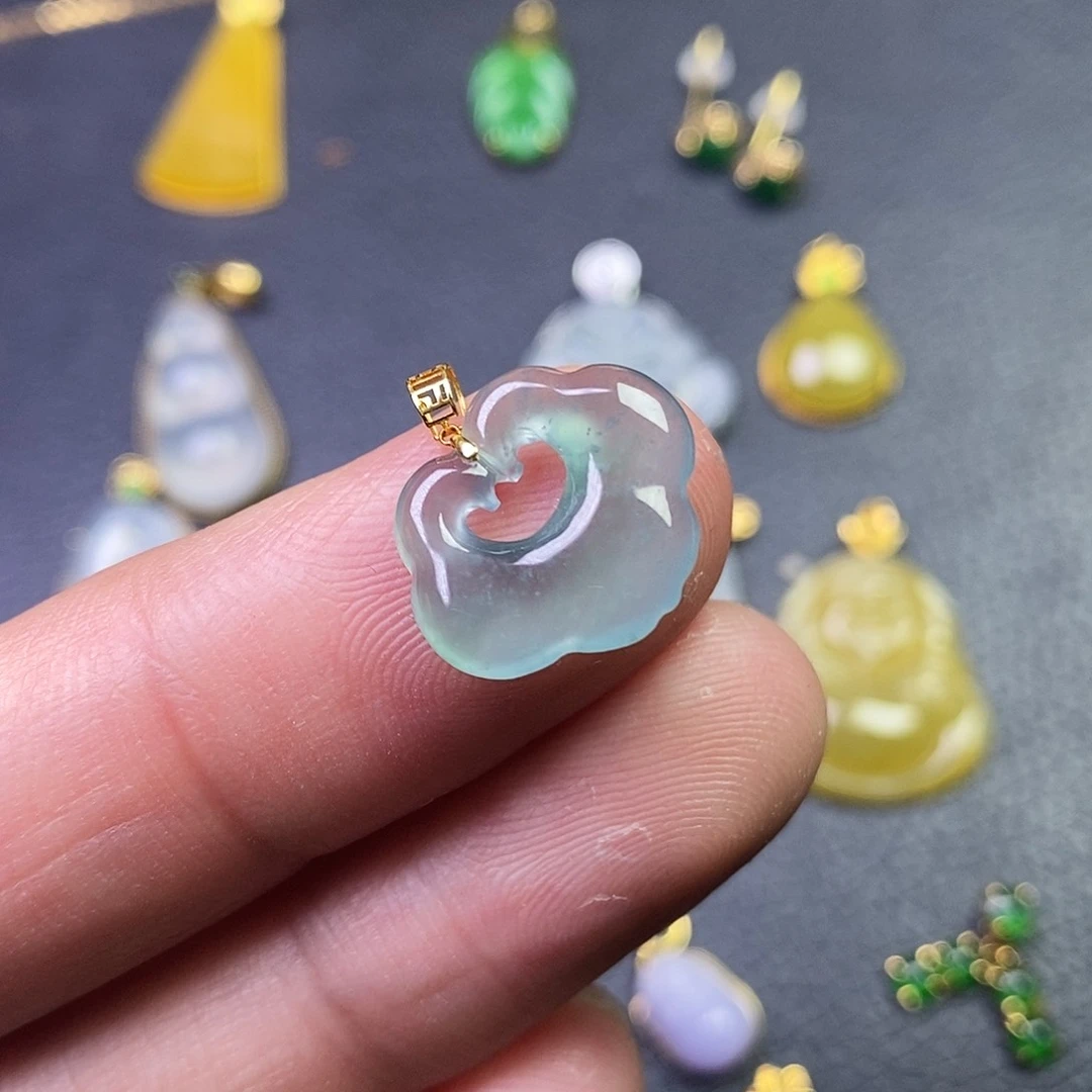 颈饰18K金镶嵌翡翠