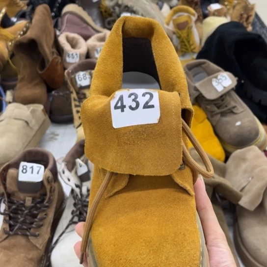 黄色软面单马丁39