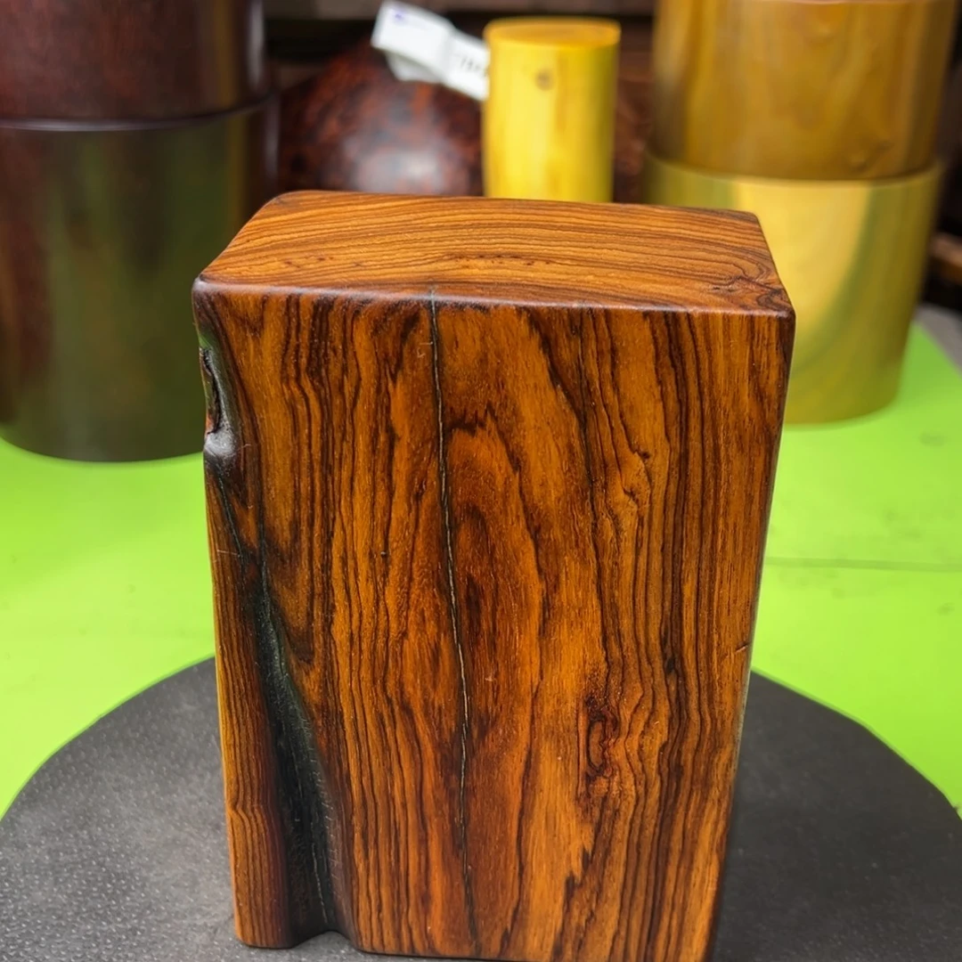 诸***亮大果紫檀（缅甸花梨）