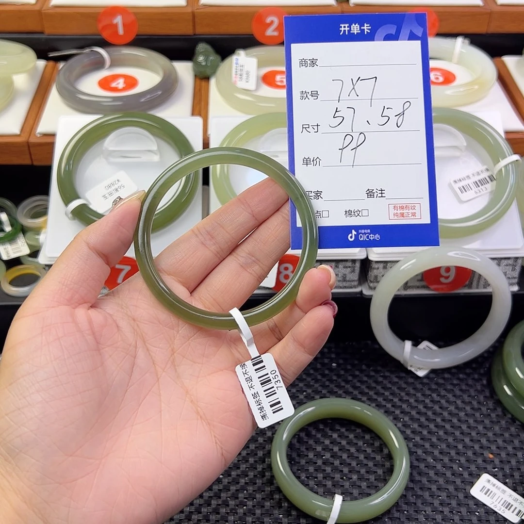 S***e未镶嵌手镯和田玉
