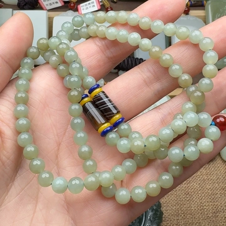 和田玉未镶嵌颈饰单链子一条没有牌子