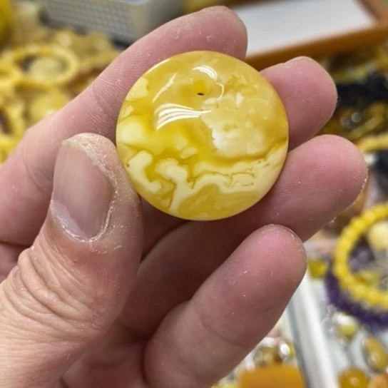 蜜蜡未镶嵌裸石吊坠