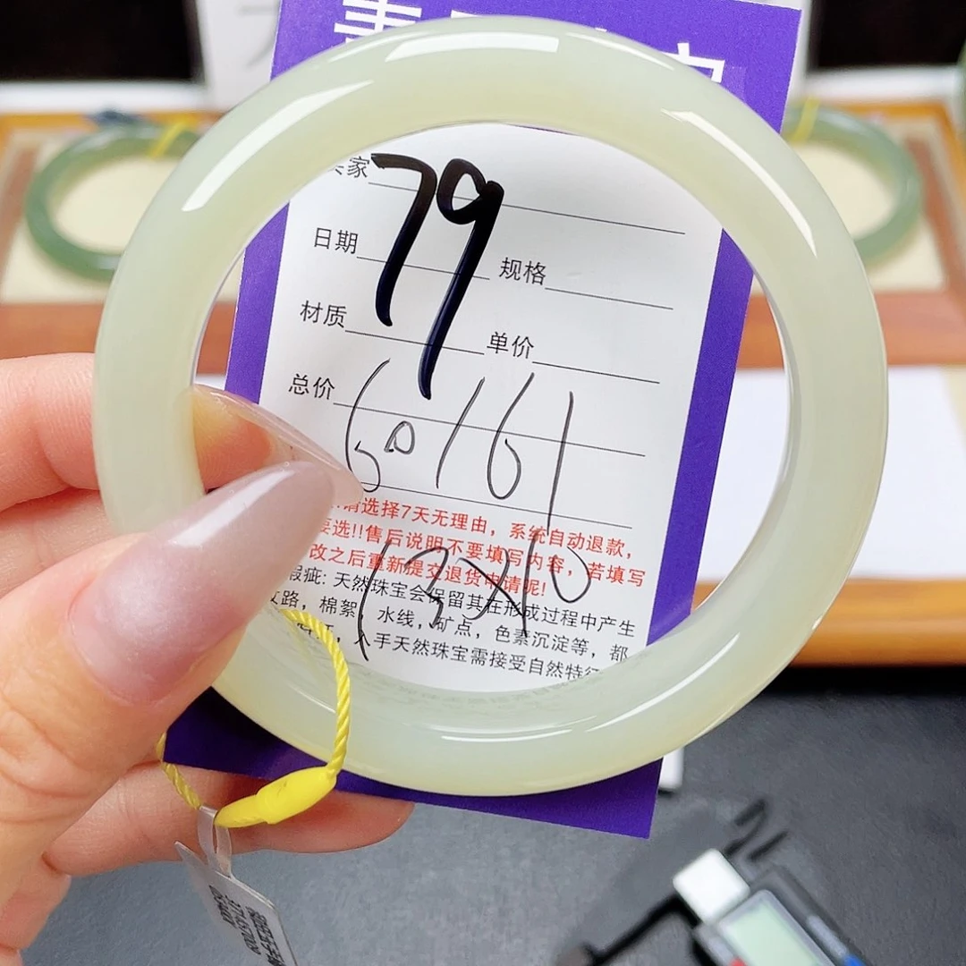 和田玉手镯未镶嵌