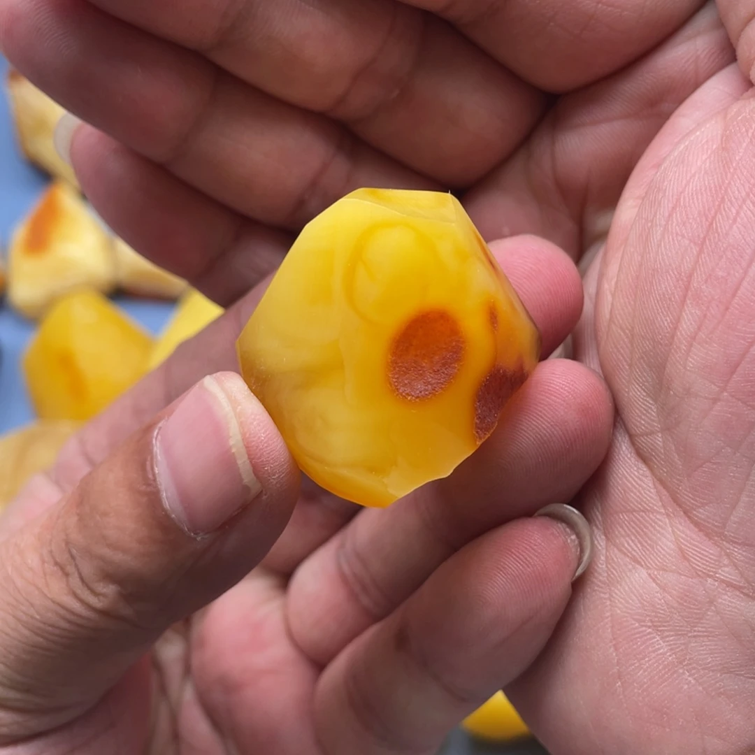 定制琥珀未镶嵌蜜蜡