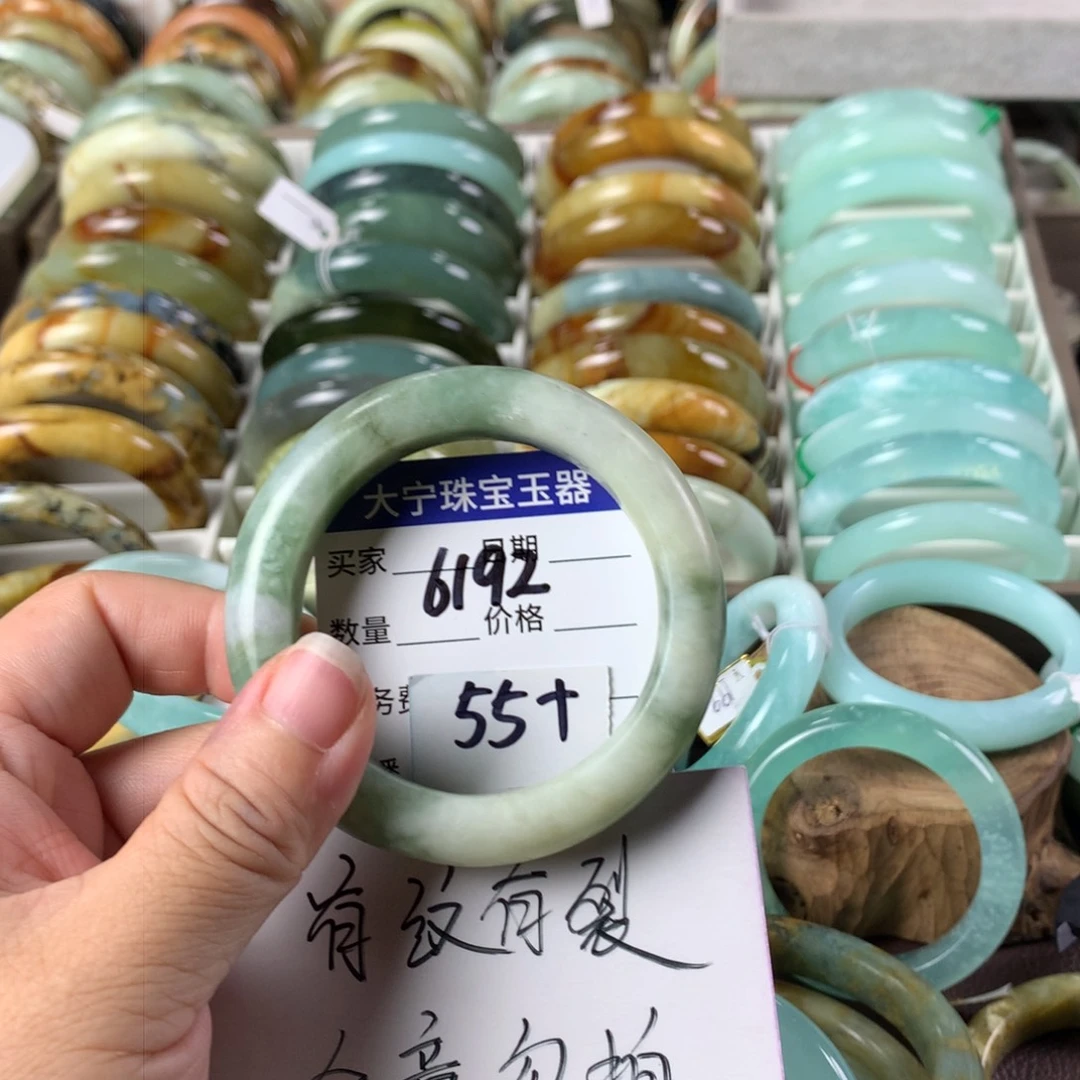 蛇纹石玉手镯未镶嵌6192