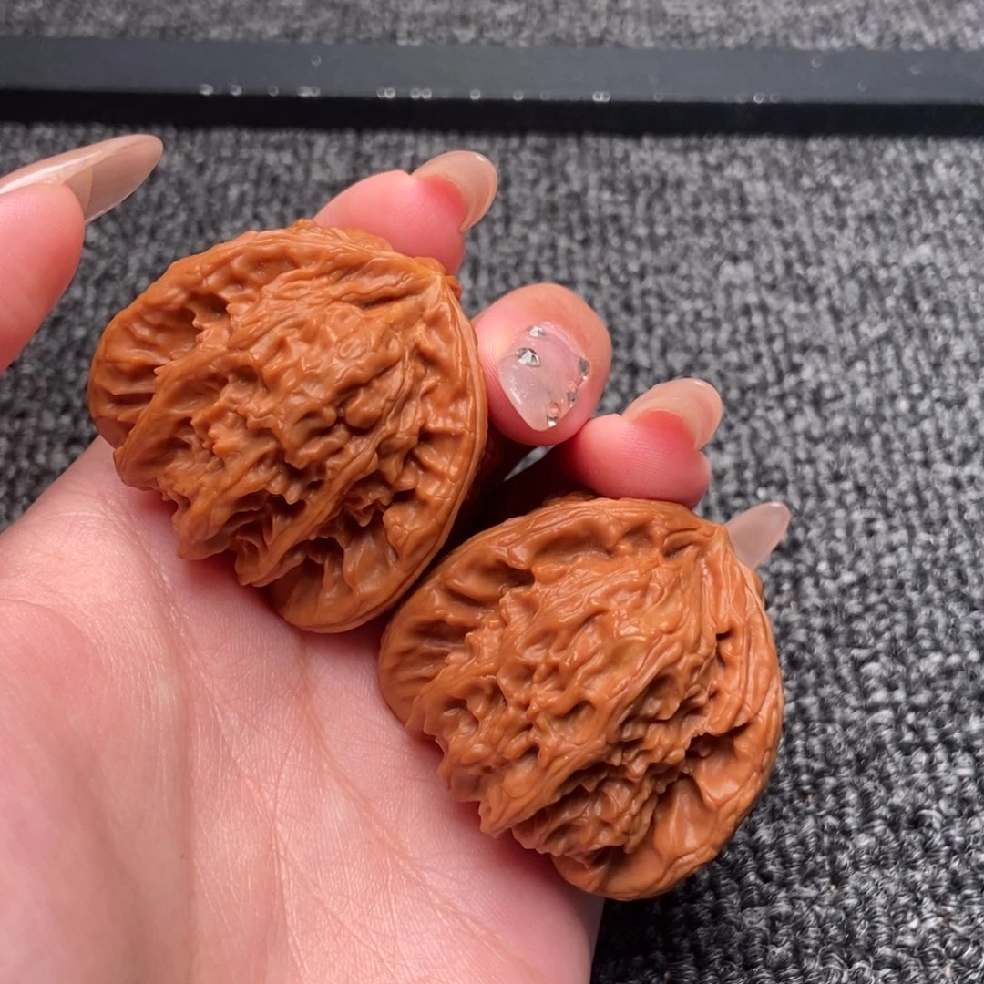 辉***.木质类白狮子正奔