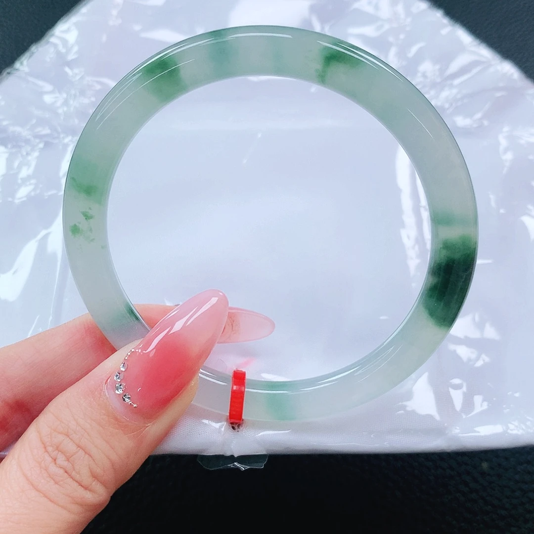 翡翠手镯未镶嵌55圈