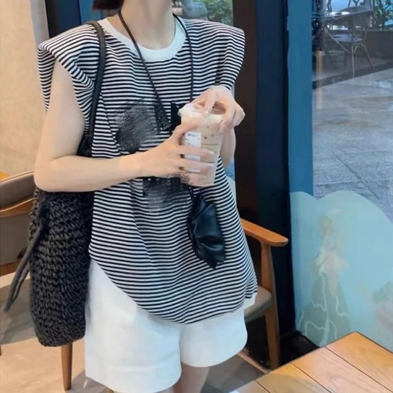 条纹薄款新款爆款夏季宽松背心穿搭女装