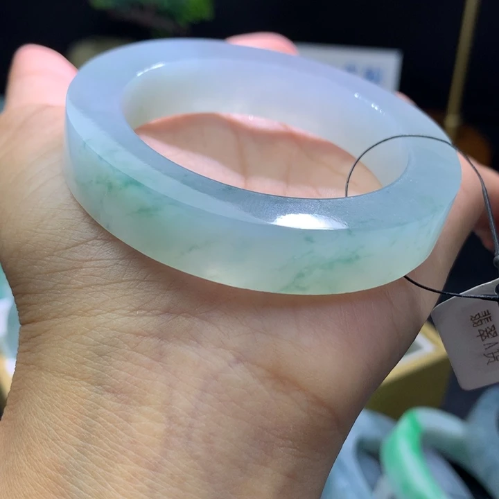 未镶嵌翡翠手镯定制翡翠