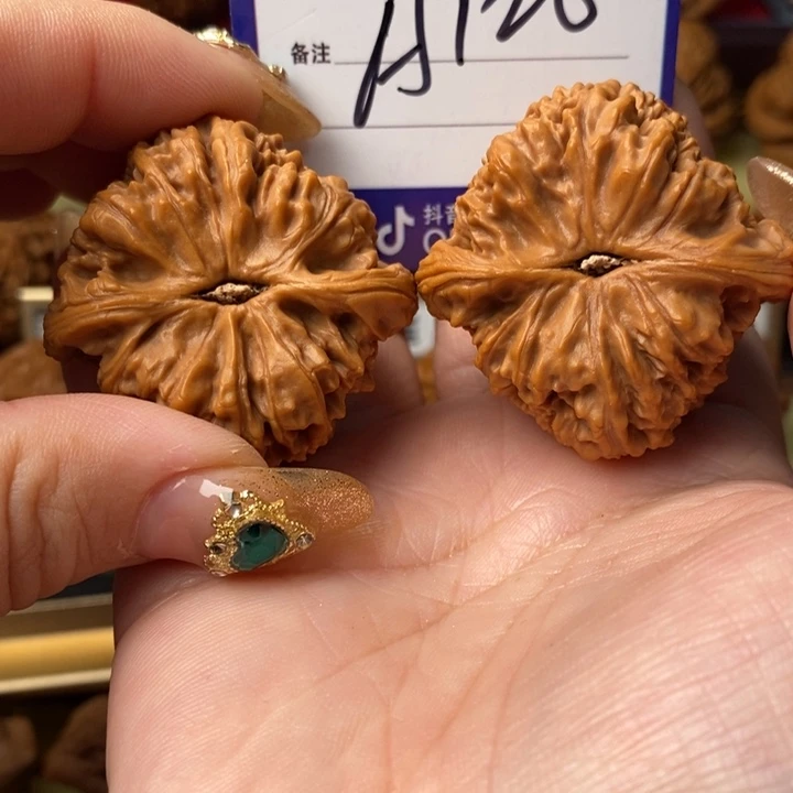 九***七把件桃核全品大南疆