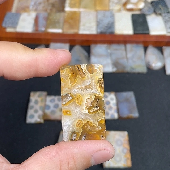 硅化珊瑚（珊瑚玉）手镯未镶嵌