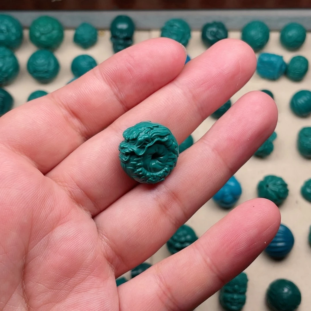 【闪购商品】玻璃颈饰龙扣20×10一个