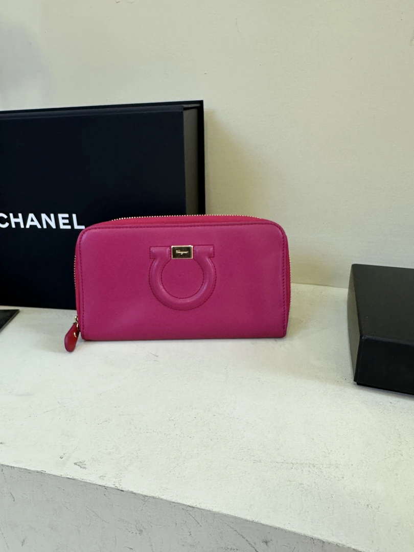 95新 FERRAGAMO/菲拉格慕 95新 菲拉格慕玫红色钱包