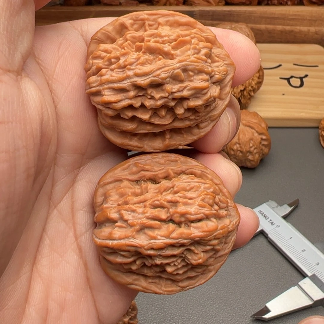 文玩核桃把件山地红皮楼36