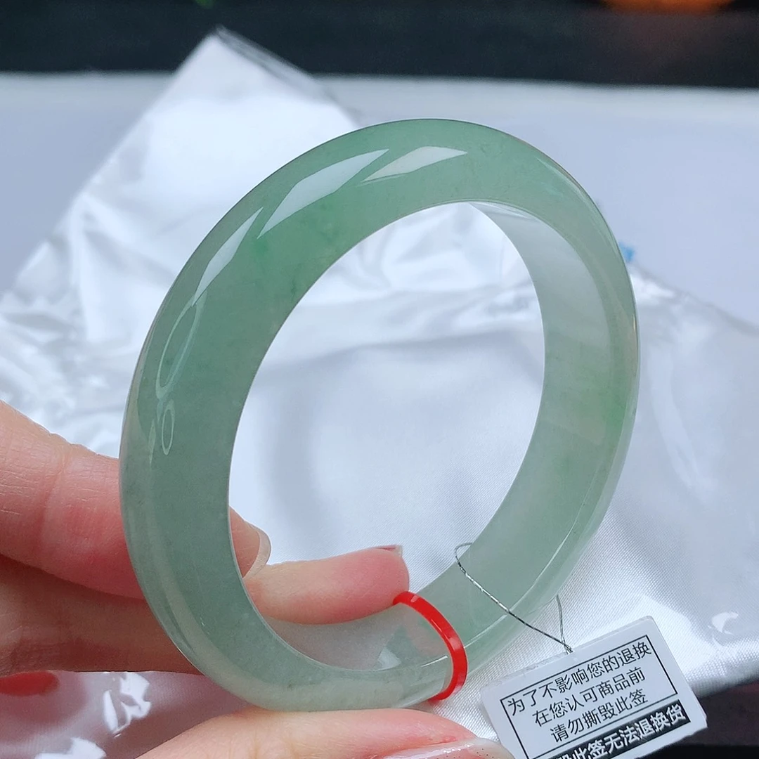 翡翠手镯未镶嵌56圈