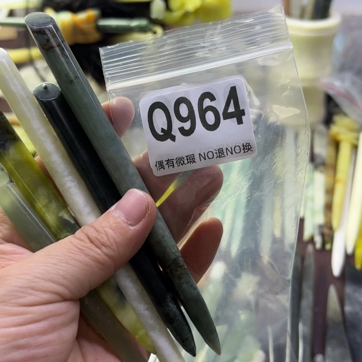 蛇纹石玉发饰合金陈**体