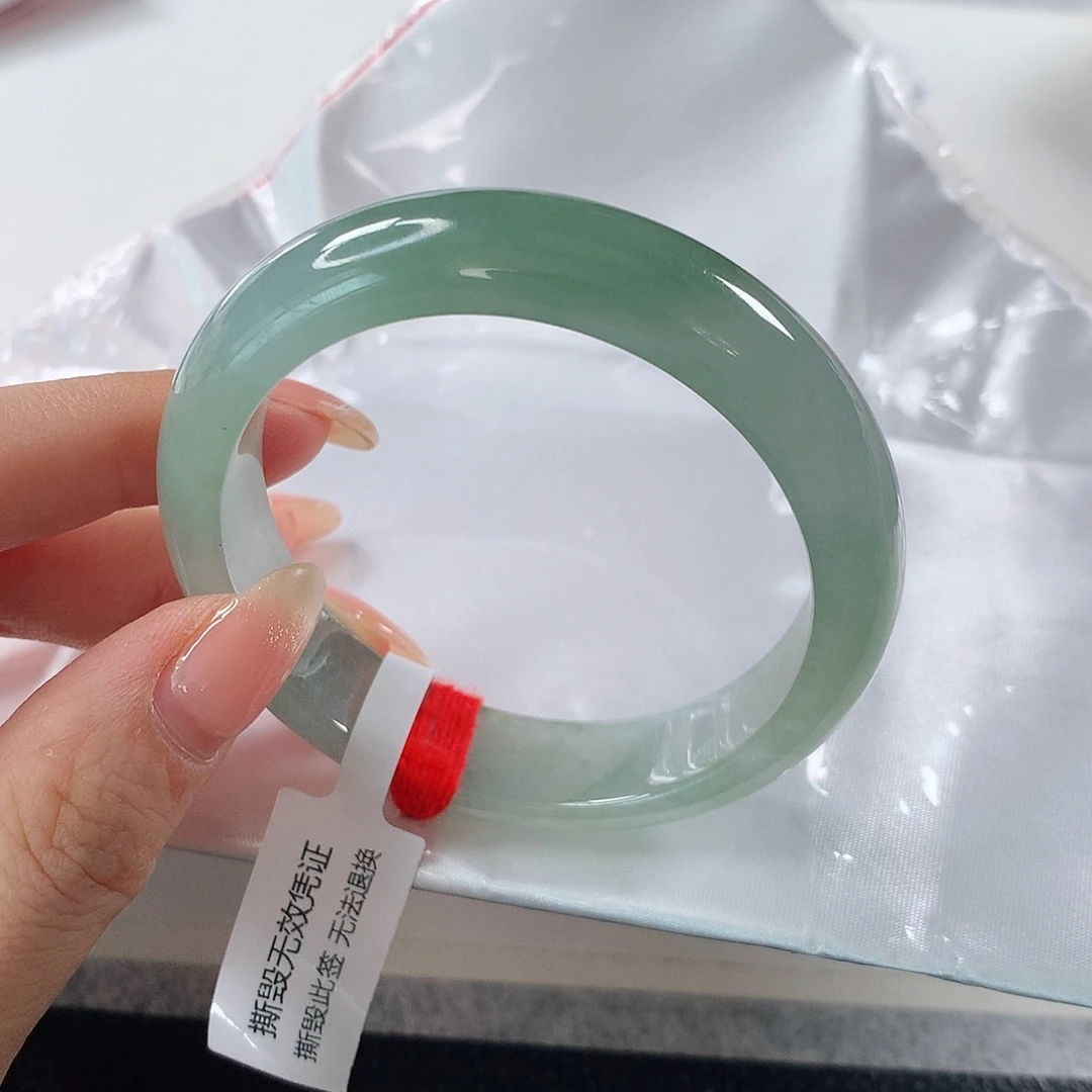 翡翠手镯未镶嵌六**果 正圈