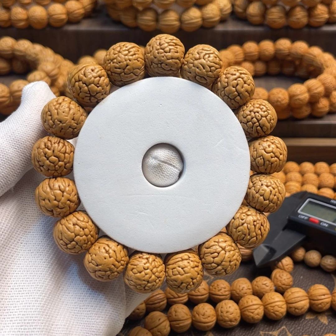 手串桃核铁扇公主