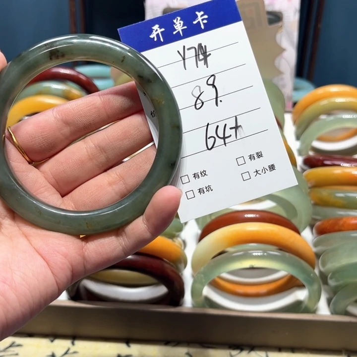 蛇纹石玉手镯未镶嵌可****)