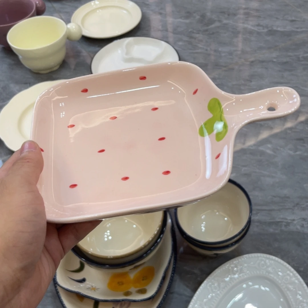 陶瓷微瑕餐具介意勿拍，满18飞！