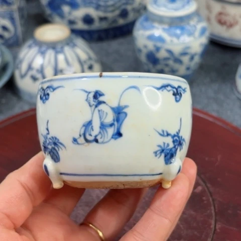 复*一个青花人物故事三足炉