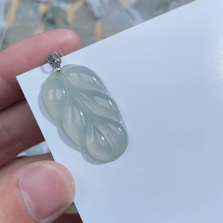 颈饰18K金镶嵌翡翠
