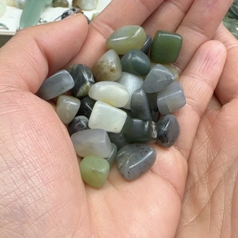 和田玉颈饰未镶嵌福利包容鱼缸石