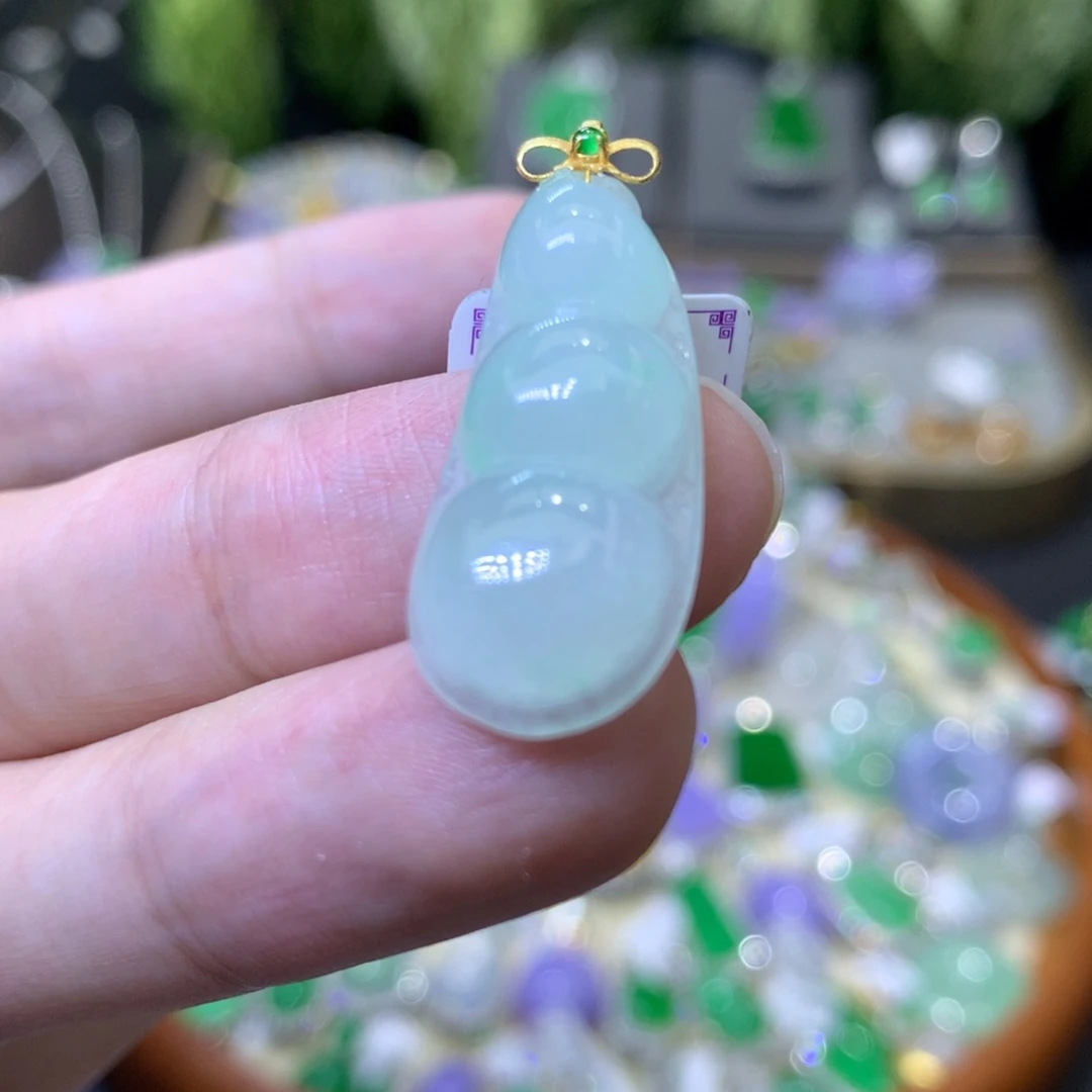 颈饰18K金镶嵌翡翠