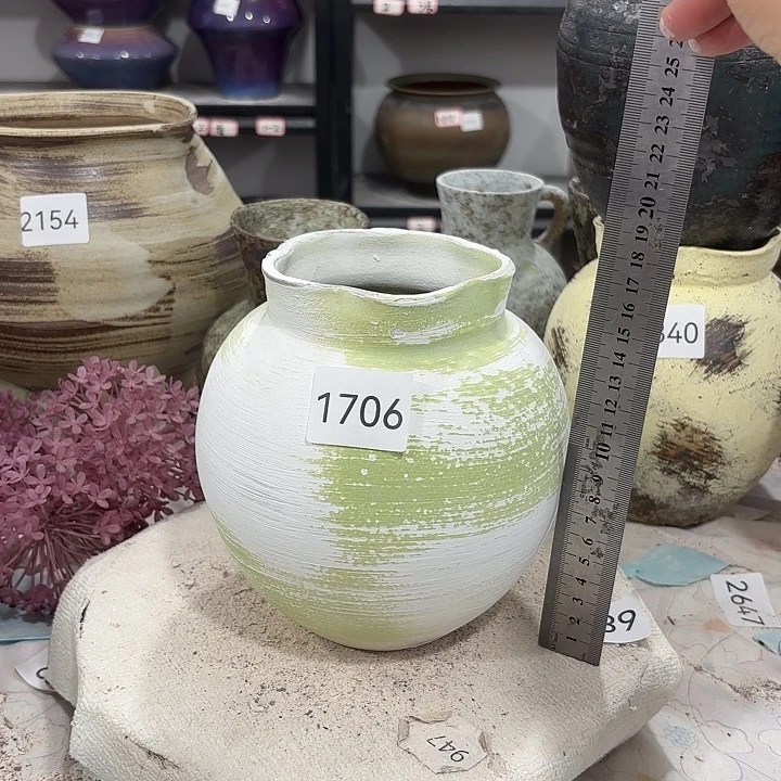 摆件高17，口9，有孔1706