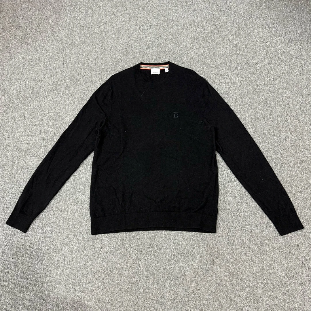 99新 BURBERRY/博柏利 18956657黑色胸前TB刺绣logo羊毛长袖 XL码