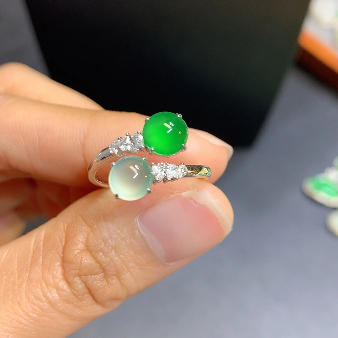 翡翠戒指18K金镶嵌戒指