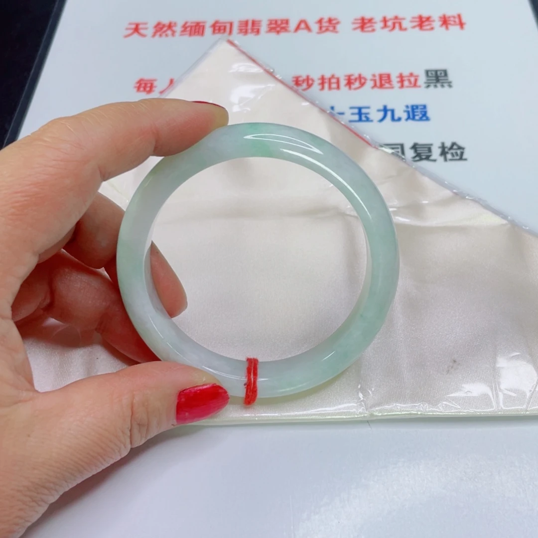 翡翠手镯未镶嵌?***望