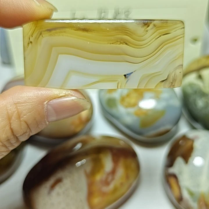 玛瑙/玉髓未镶嵌珠宝奇石