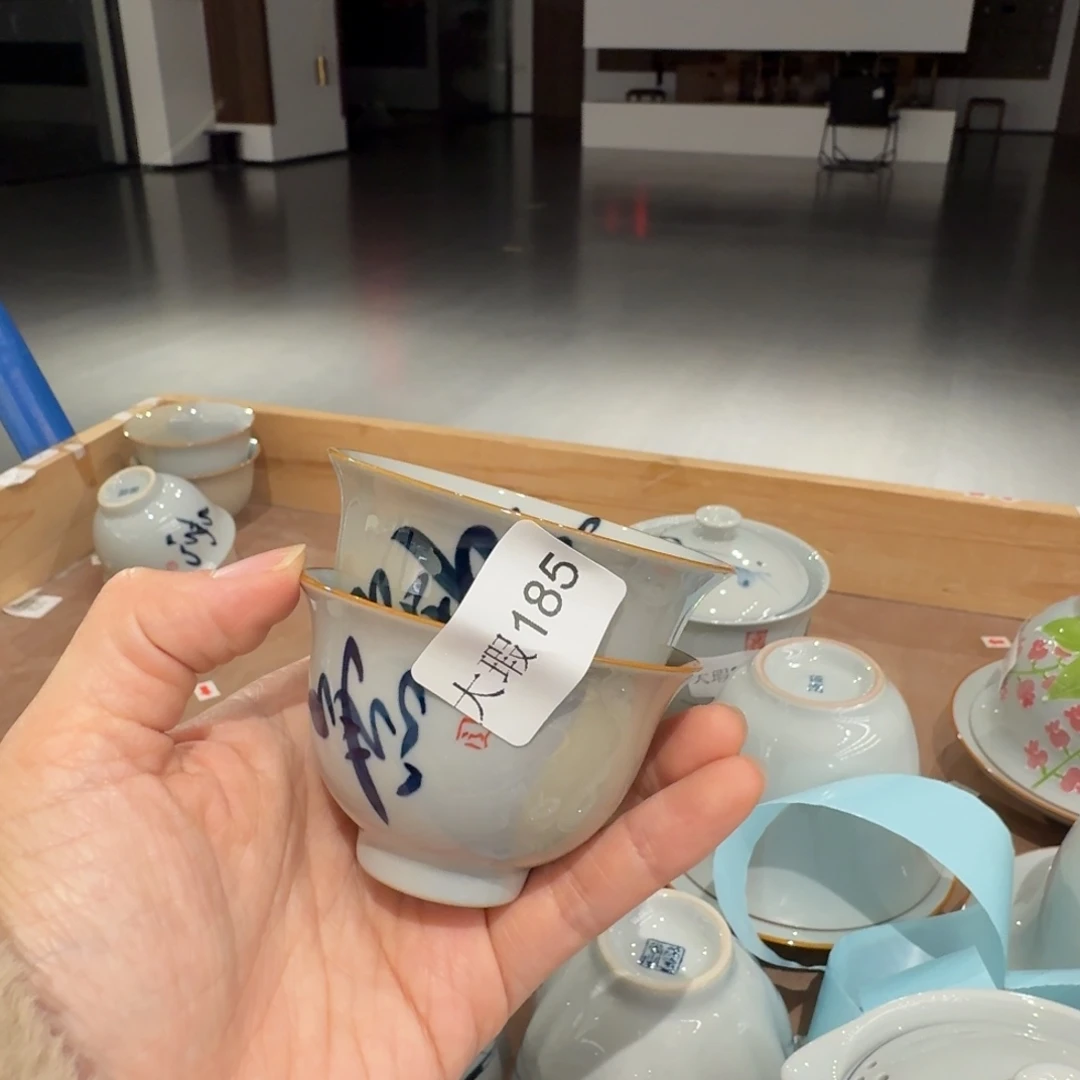 釉下手绘茶具微瑕