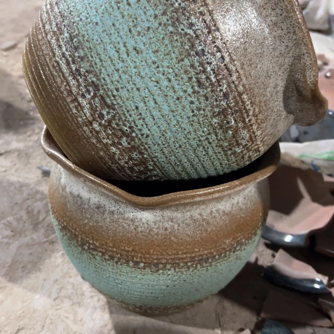 红陶瑕疵20-18两个