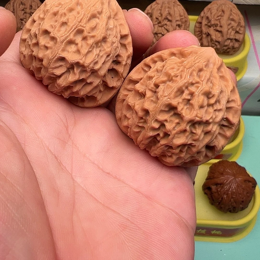 文玩核桃吊坠金牛40