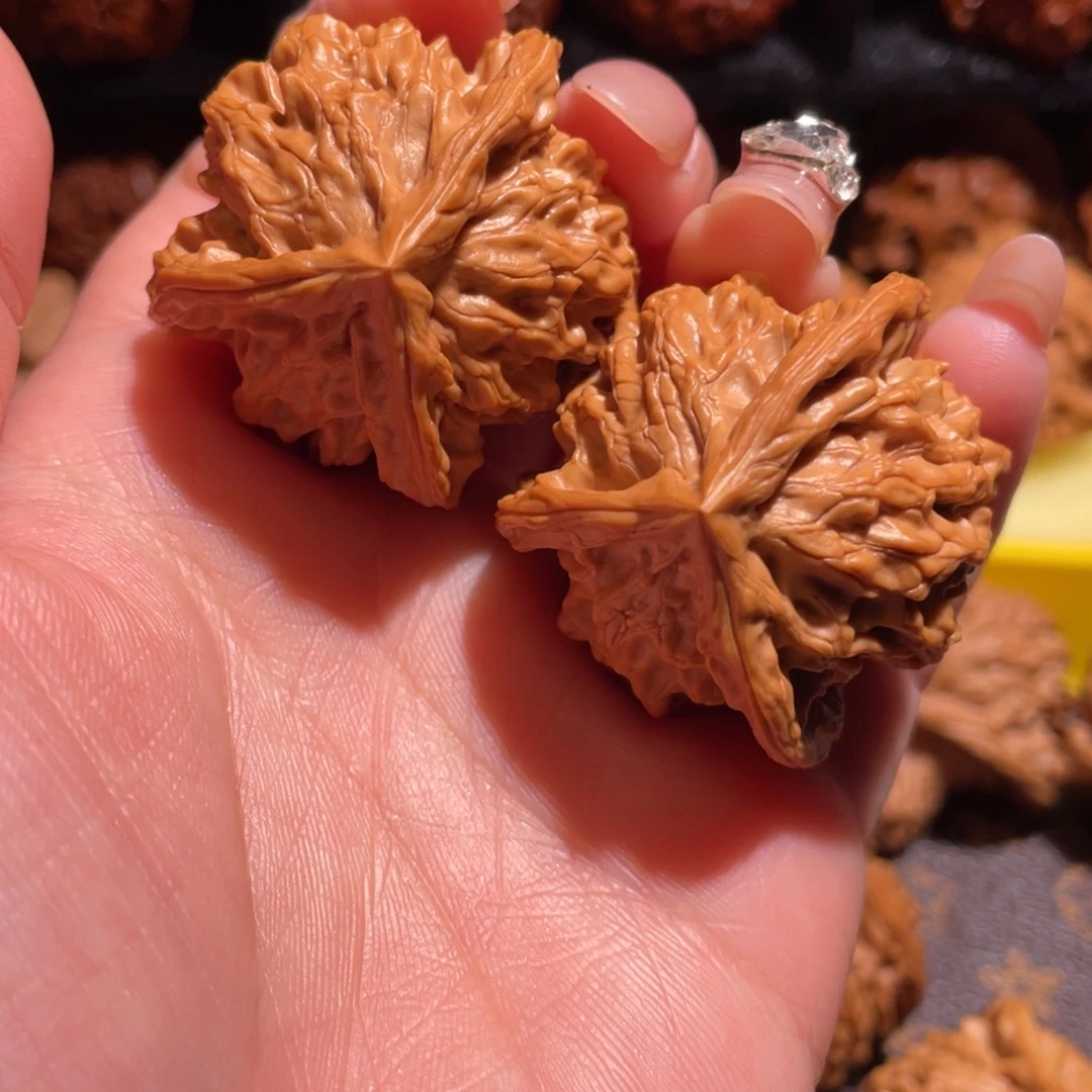 文玩核桃吊坠三棱