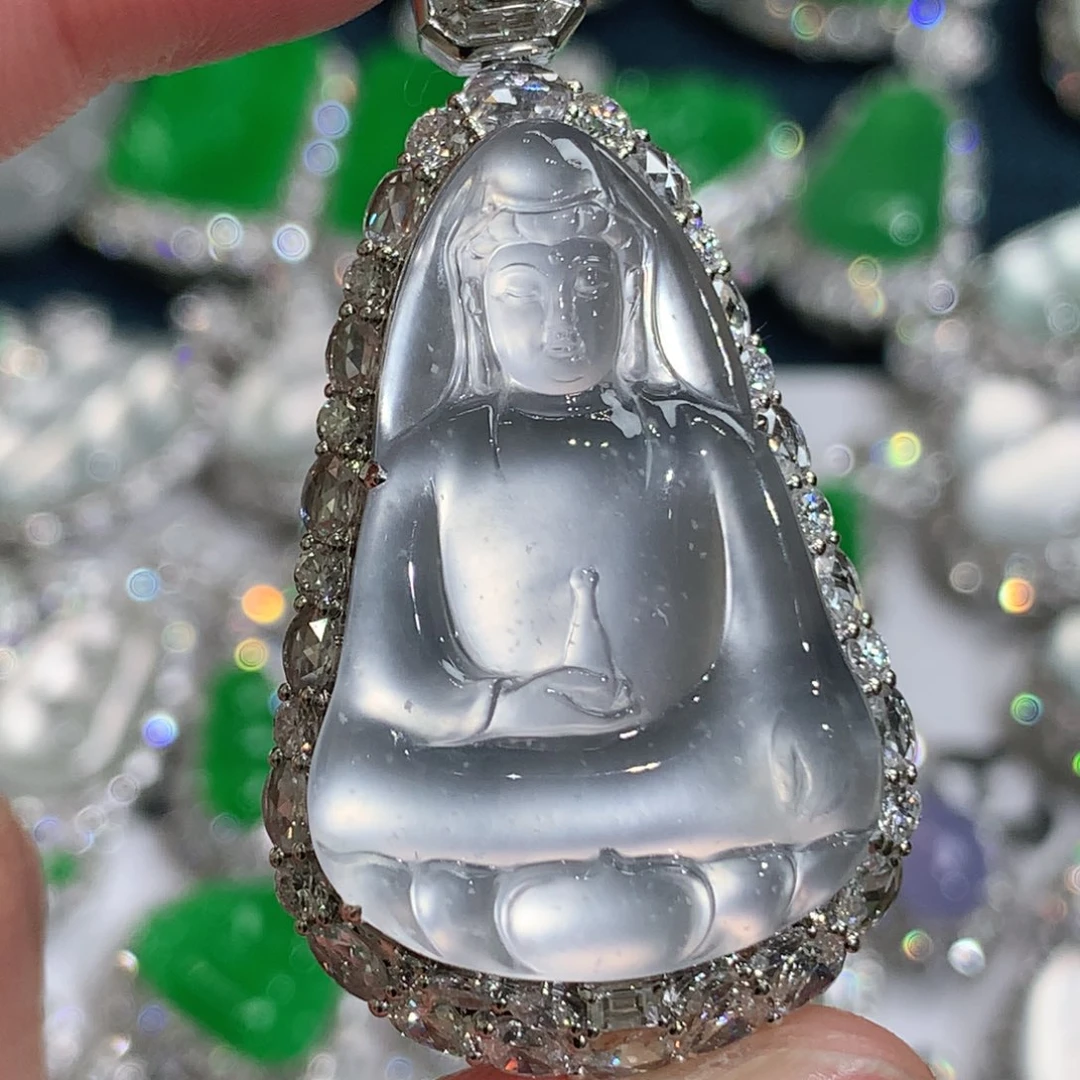 颈饰18K金镶嵌翡翠观音