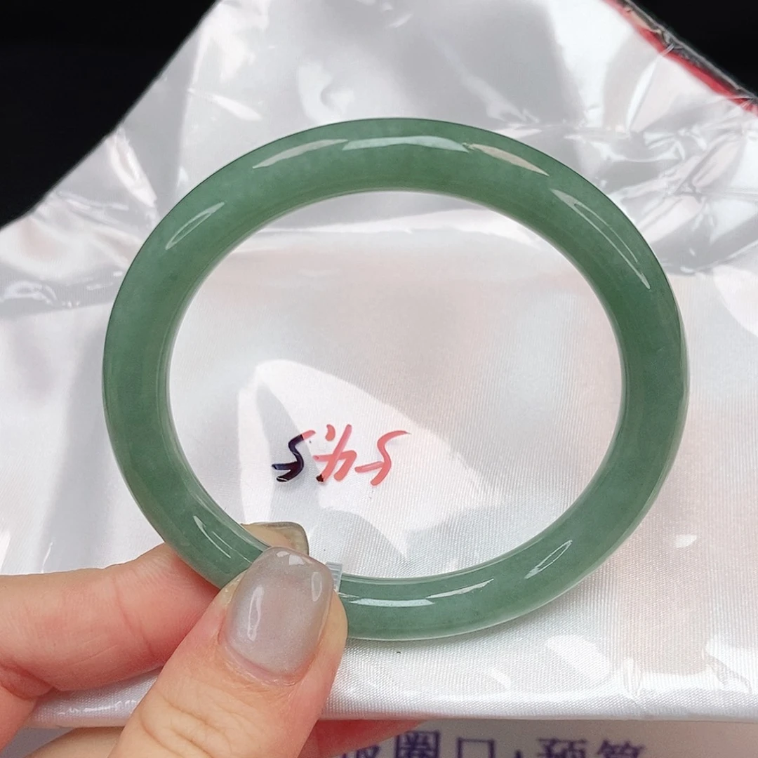 翡翠手镯未镶嵌湖水蓝圆条